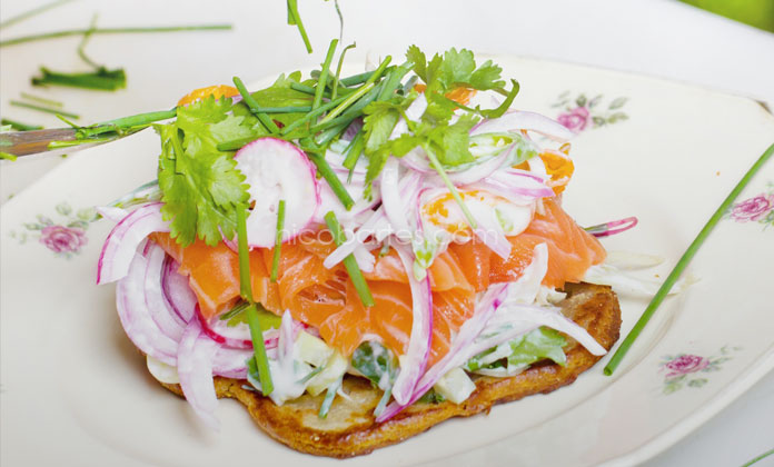 Low-Carb Burger ohne Brot und wenig Kalorien