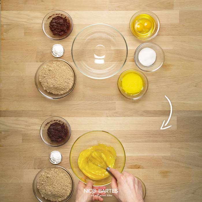 Vermischen von Zucker mit EI für Schokokuchen