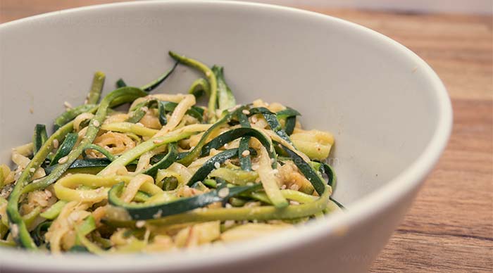 Kalorienarme Spaghetti aus Zucchini