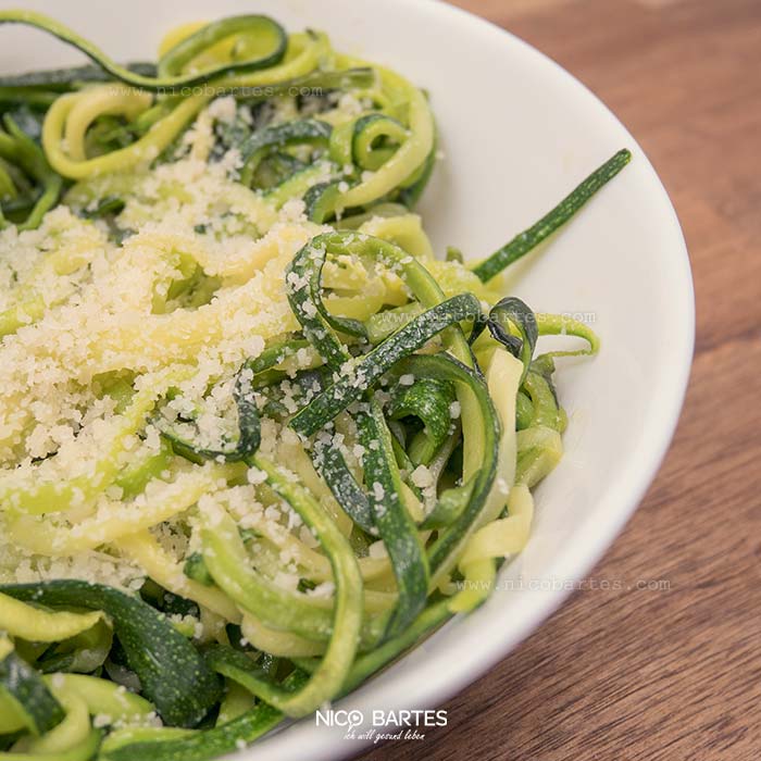 Leckere Zucchini-Nudeln Mit Parmesan | 3 Zutaten